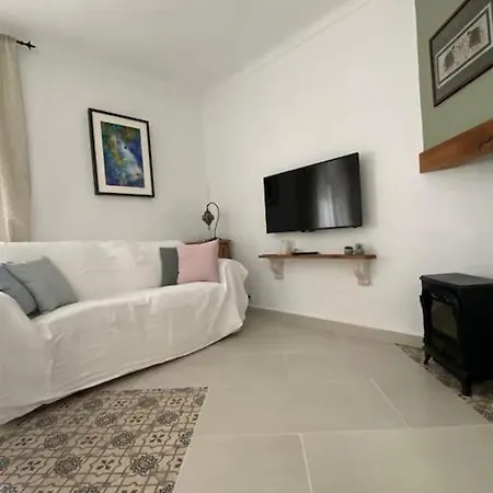 Vakantiehuis A Hidden Gem In Estepa. With Dip Pool, Wifi, Bbq! *